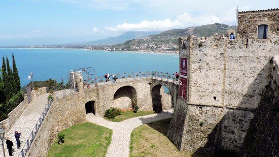 Castello Angioino-Aragonese